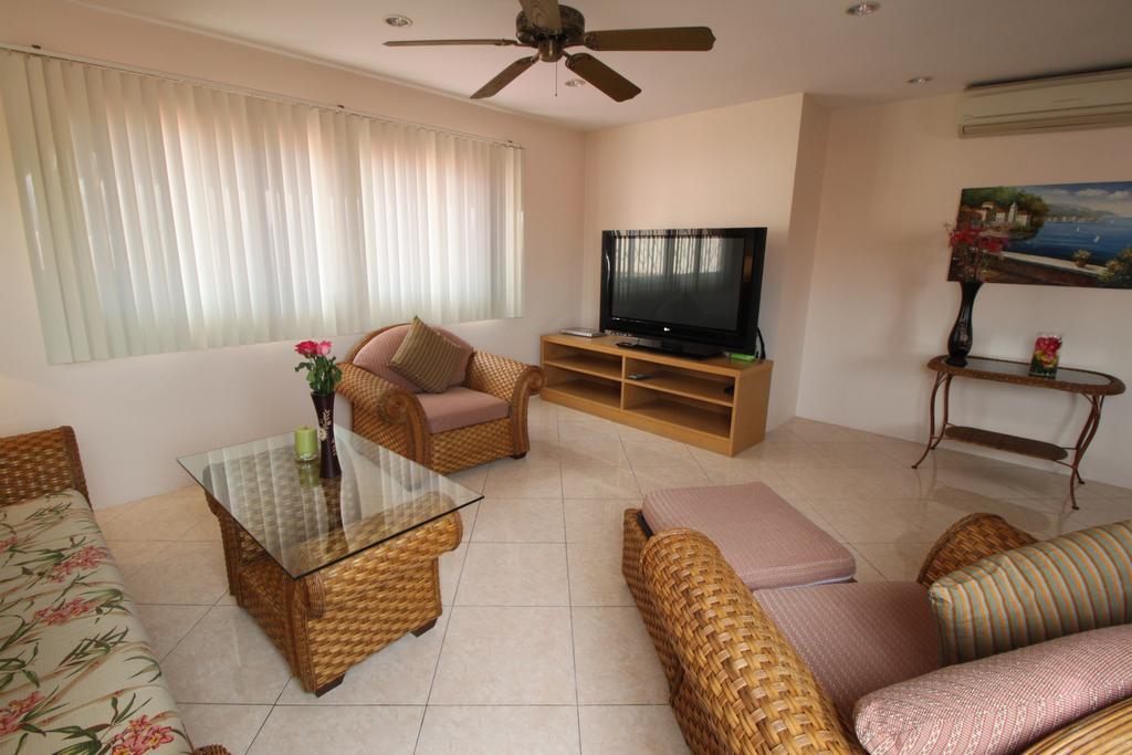 Butterfly Garden Boutique Residences By Frasier, A Lifestyle Destination Apt And Villas 1 To 3 Bedroom Units, 2 Full Bathrooms, Rain Shower, Spa Bath, Complete Kitchen, Staff 24-7,Fast Fiber Optic Wifi, 55" Smart Tv'S, Free Bbq, Pattaya Bagian luar foto